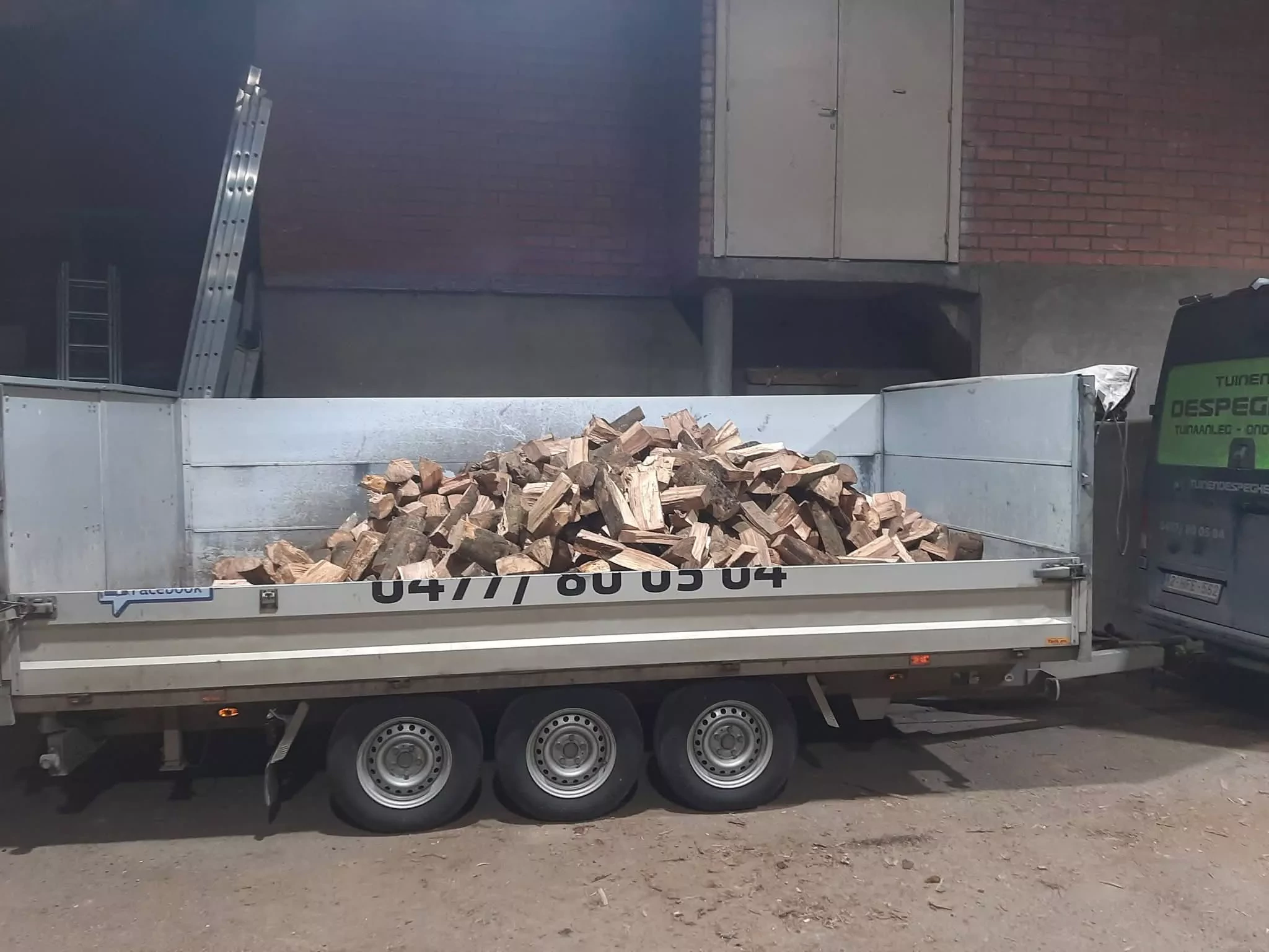 Leveren en stapelen brandhout tot bij u thuis 🔥🔥🪵🪵